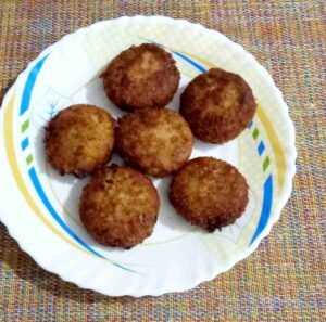 Banana blossoms are also called Kodappan or Vazhachundu. These are actually banana flowers. Cutlets made with vazhachundu or banana blossom is very tasty and are made by combining vazhachundu with potato and spices. 