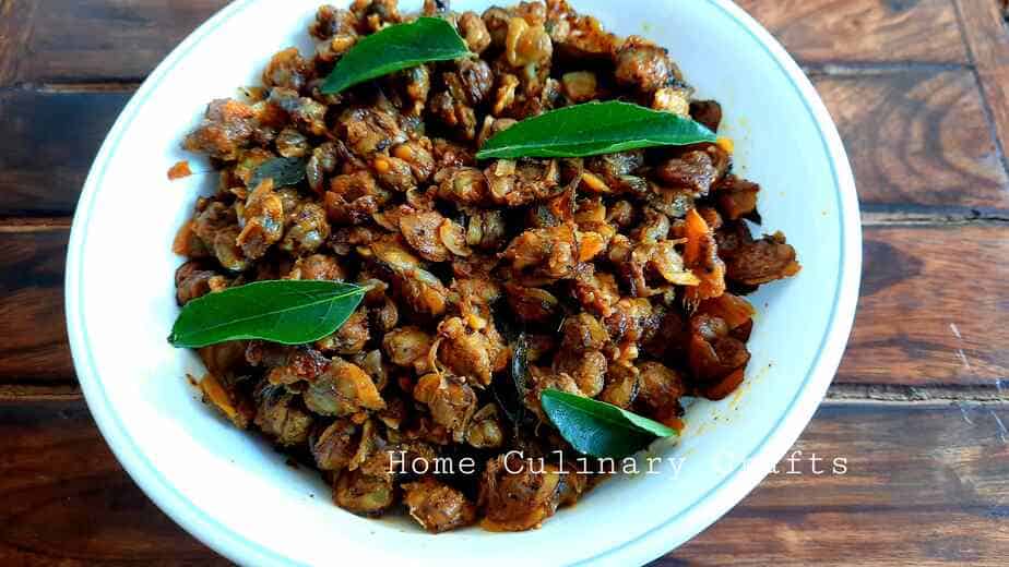 Clam meats are usually found in the coastal areas of India. Clam meats are also known as kakka irachi. This is an easy recipe of kakka or clam, where the kakka is fried along with the spices.