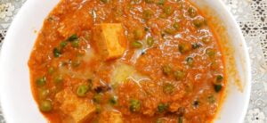 We usually prepare Paneer Matar masala for dinner which goes well with chappathi , roti and rice. Here is a delicious recipe of paneer with mutter. 